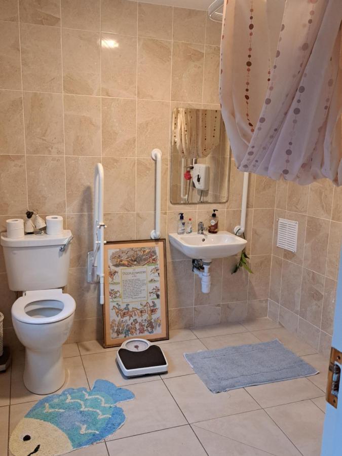 Budget Double Room In City Kilkenny Esterno foto
